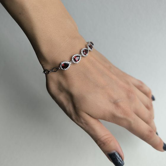 Серебряный браслет с гранатом 6.004ct