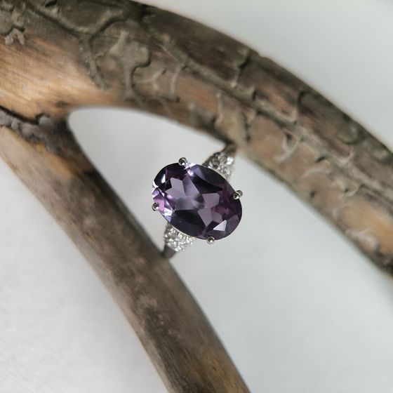 Sterling silver ring with alexandrite 8.205ct, diamonds
