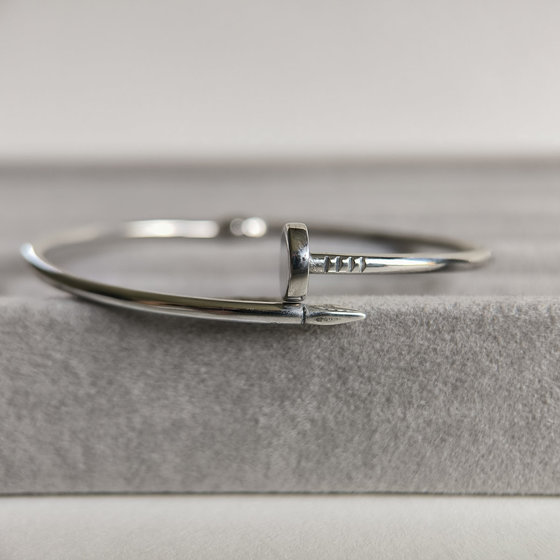 Silver bracelet without stones
