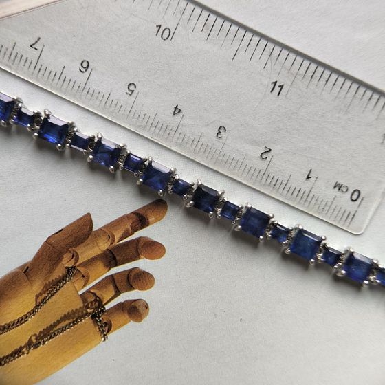 Silver bracelet with sapphire nano