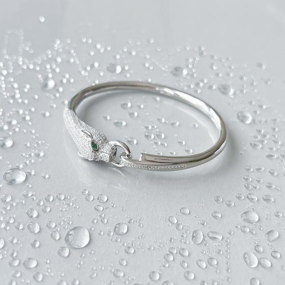 Silver bracelet with phianites