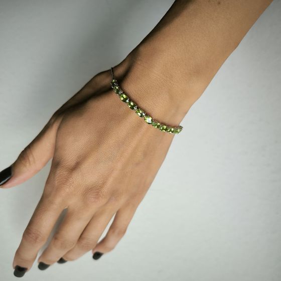 Silver bracelet with chrysolite
