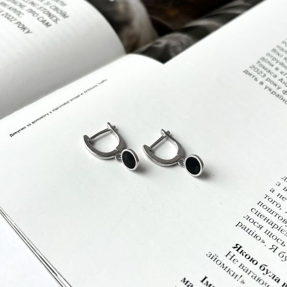 Silver earrings with yemallu