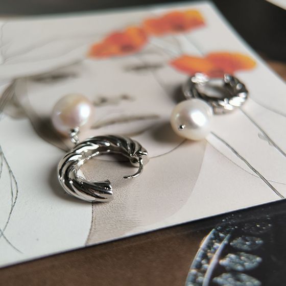 Silver earrings with baroque pearls