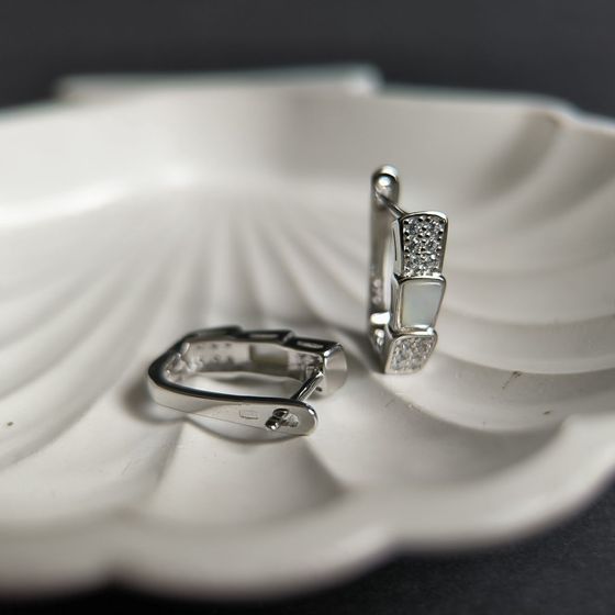 Silver earrings with mother-of-pearl