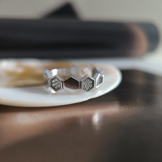 Серебряное кольцо с фианитами