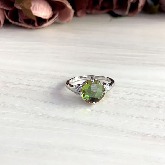 Silver ring with a 3.66-carat sultanite