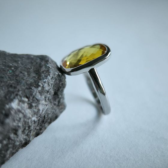 Срібна каблучка з цитрином nano