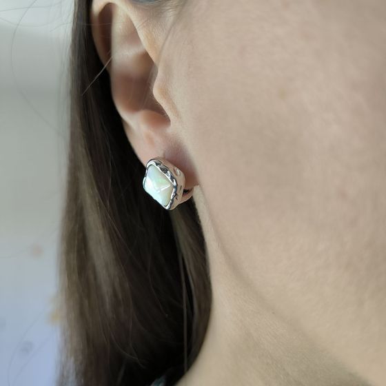 Silver earrings with mother-of-pearl