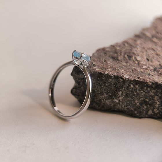 Silver ring with a 0.936-carat topaz and cubic zirconia