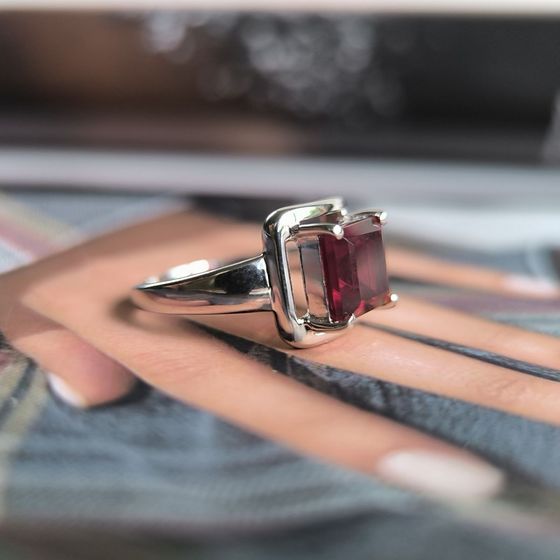 Silver ring with garnet nano 2.092ct
