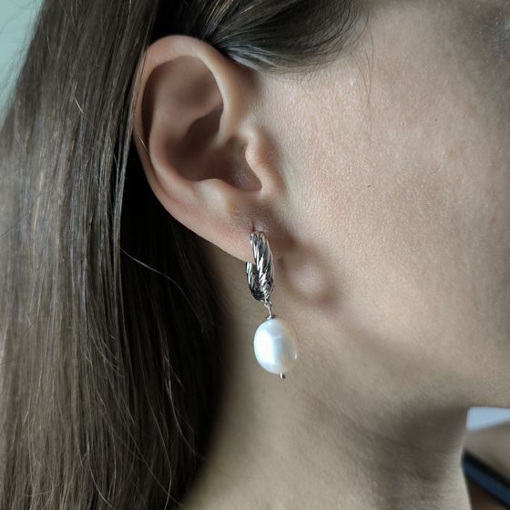 Silver earrings with baroque pearls