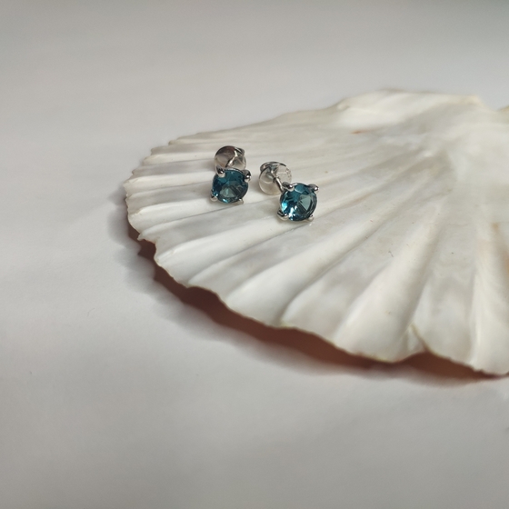 Серебряные серьги с топазом Лондон Блю 1.264ct