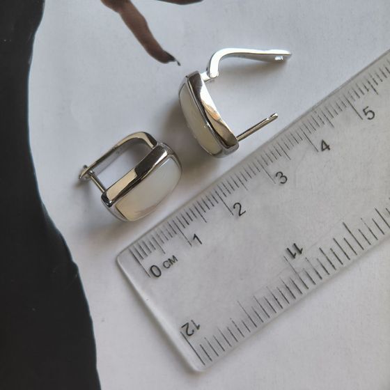 Silver earrings with mother-of-pearl