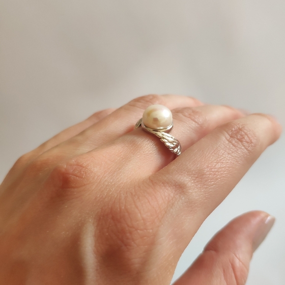 Silver ring with baroque pearls 5.7ct