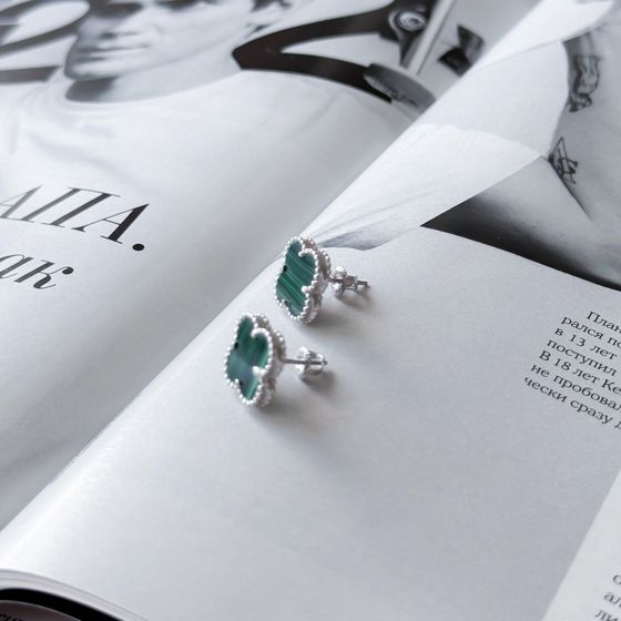 Silver earrings with malachite