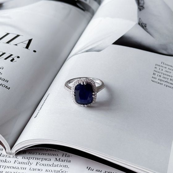 Серебряное кольцо с сапфиром 7.803ct, фианитами