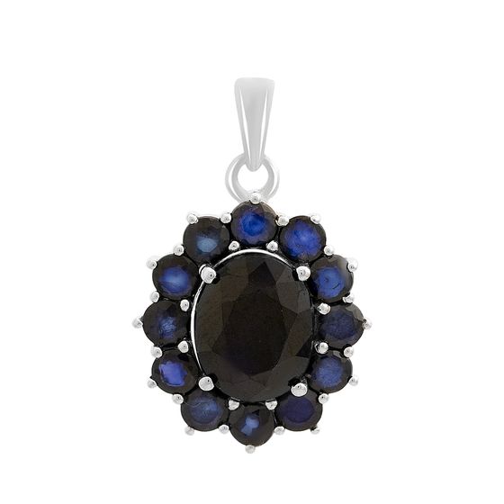Silver pendant with a 5.58-carat sapphire