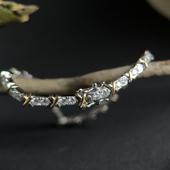 Silver bracelet with phianites