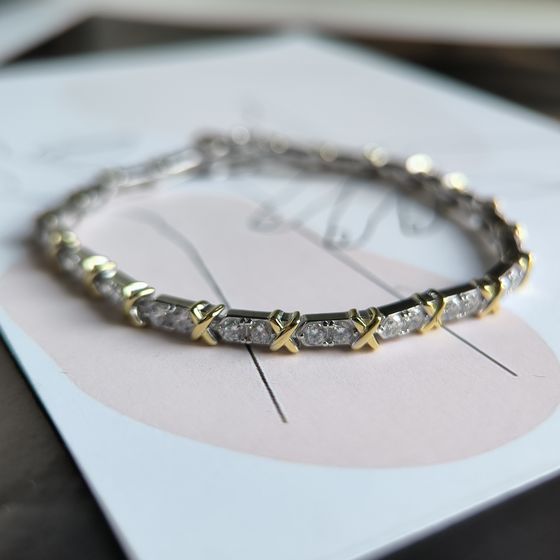 Silver bracelet with phianites