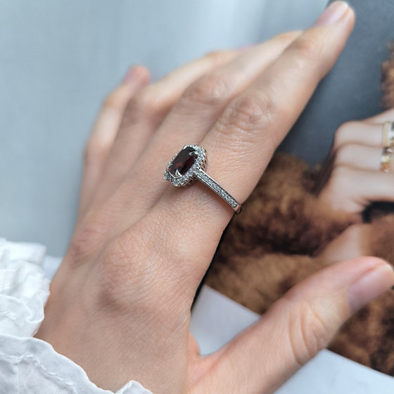 Серебряное кольцо с гранатом 2.139ct