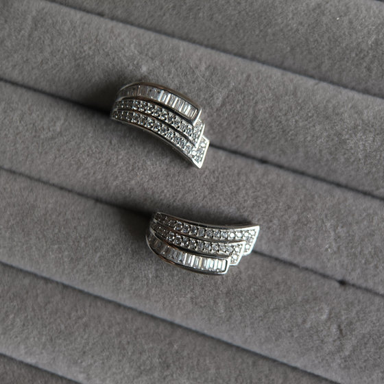 Серебряные серьги с фианитами