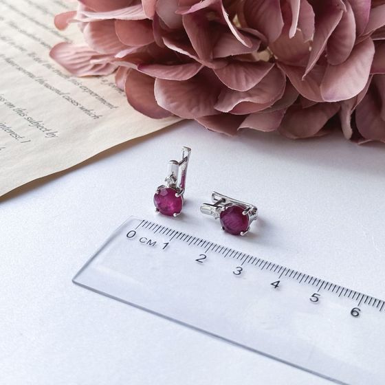 Серебряные серьги с рубином 5.808ct, фианитами