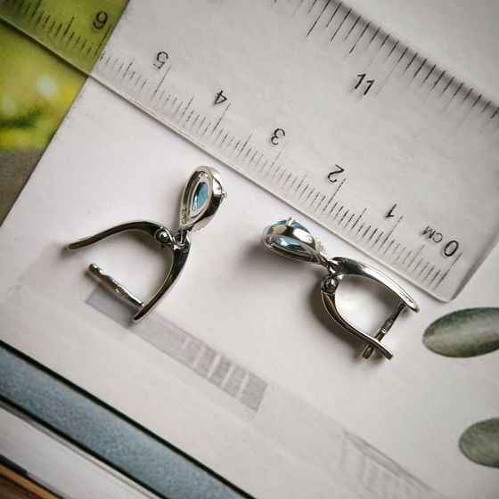 Серебряные серьги с топазом Лондон Блю 1.11ct