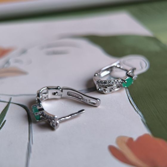 Срібні сережки зі смарагдом, фіанітами