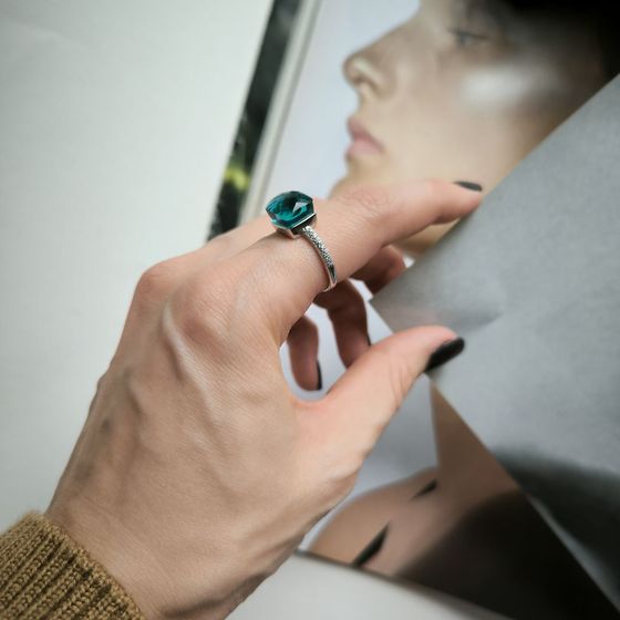 Серебряное кольцо с фианитами