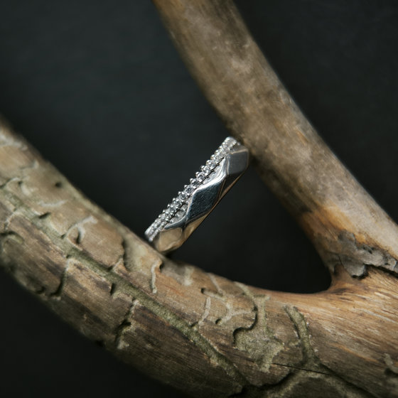 Серебряное кольцо с фианитами 0.35ct