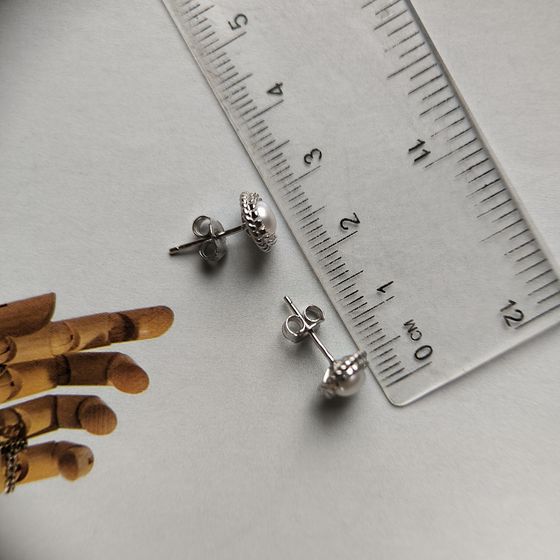 Silver earrings with pearls, fianites