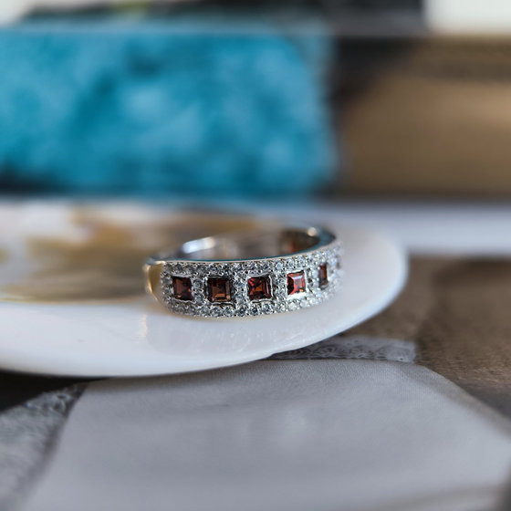 Серебряное кольцо с гранатом 1.503ct