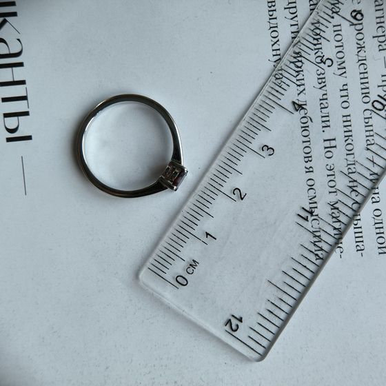 Серебряное кольцо с гранатом