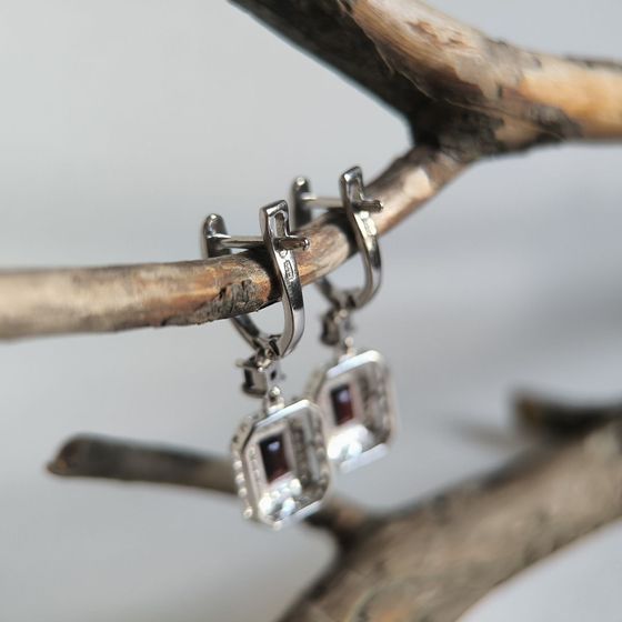 Серебряные серьги с гранатом 3.301ct