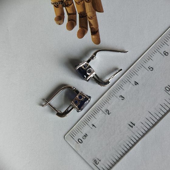 Silver earrings with a 6.528-carat sapphire and cubic zirconia