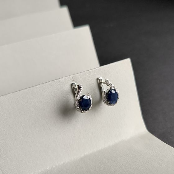 Срібні сережки з сапфіром 7.667ct, фіанітами