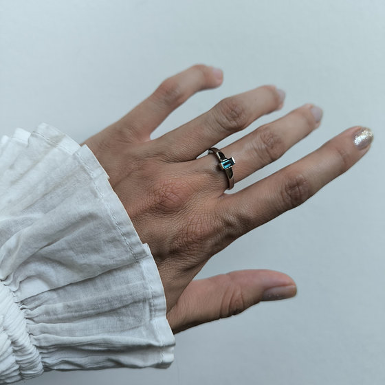 Серебряное кольцо с топазом Лондон Блю 0.244ct