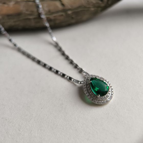 Silver pendant with emerald nano 2.238ct