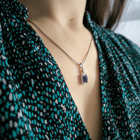 Серебряная подвеска с сапфиром 5.58ct, фианитами