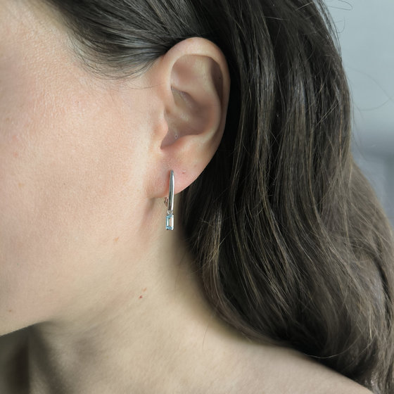 Silver earrings with a 0.738-carat topaz