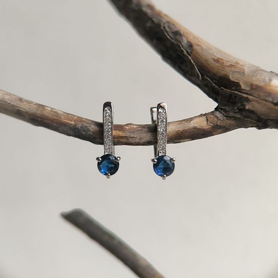 Серебряные серьги с сапфиром nano 0.886ct, фианитами