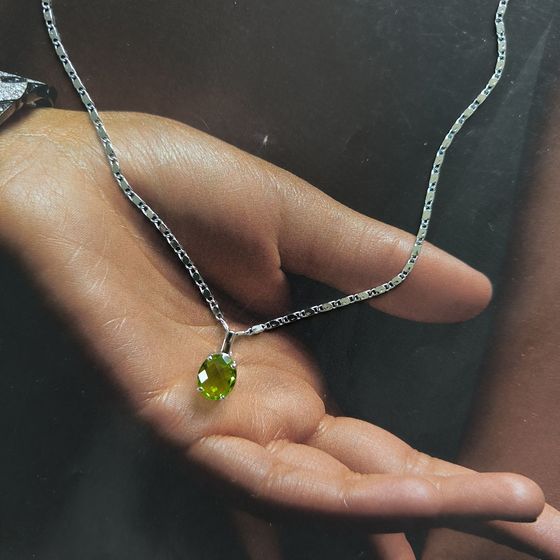 Silver pendant with a 2.338-carat chrysolite