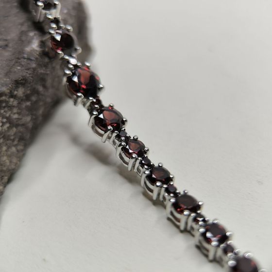 Серебряный браслет с гранатом 9.14ct