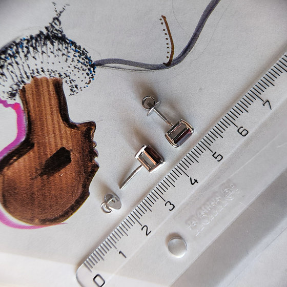 Серебряные серьги с гранатом 2.258ct