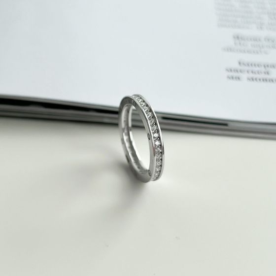 Gold ring with 0.84ct phianites