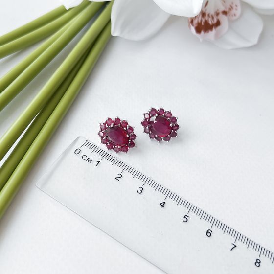 Silver earrings with a 5.388-carat ruby