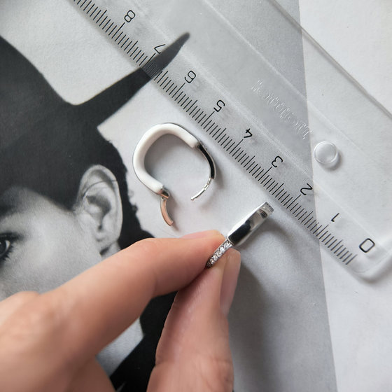 Серебряные серьги с емаллю, фианитами