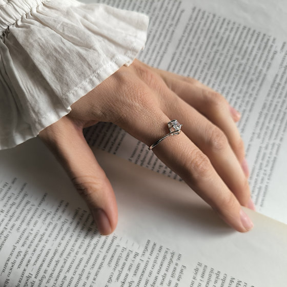 Серебряное кольцо с фианитами