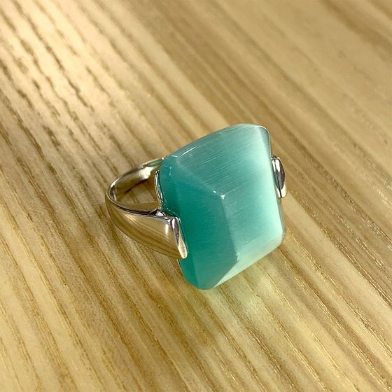 Серебряное кольцо с кошачим глазом